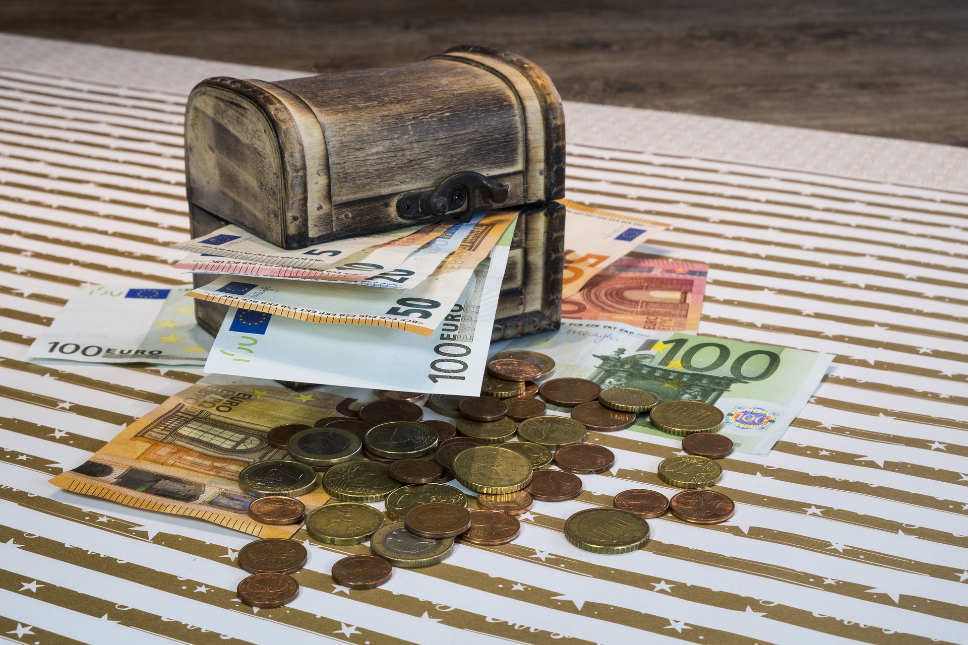 Beware of these 3 dangers in having 50,000 euros in your current account or under the mattress