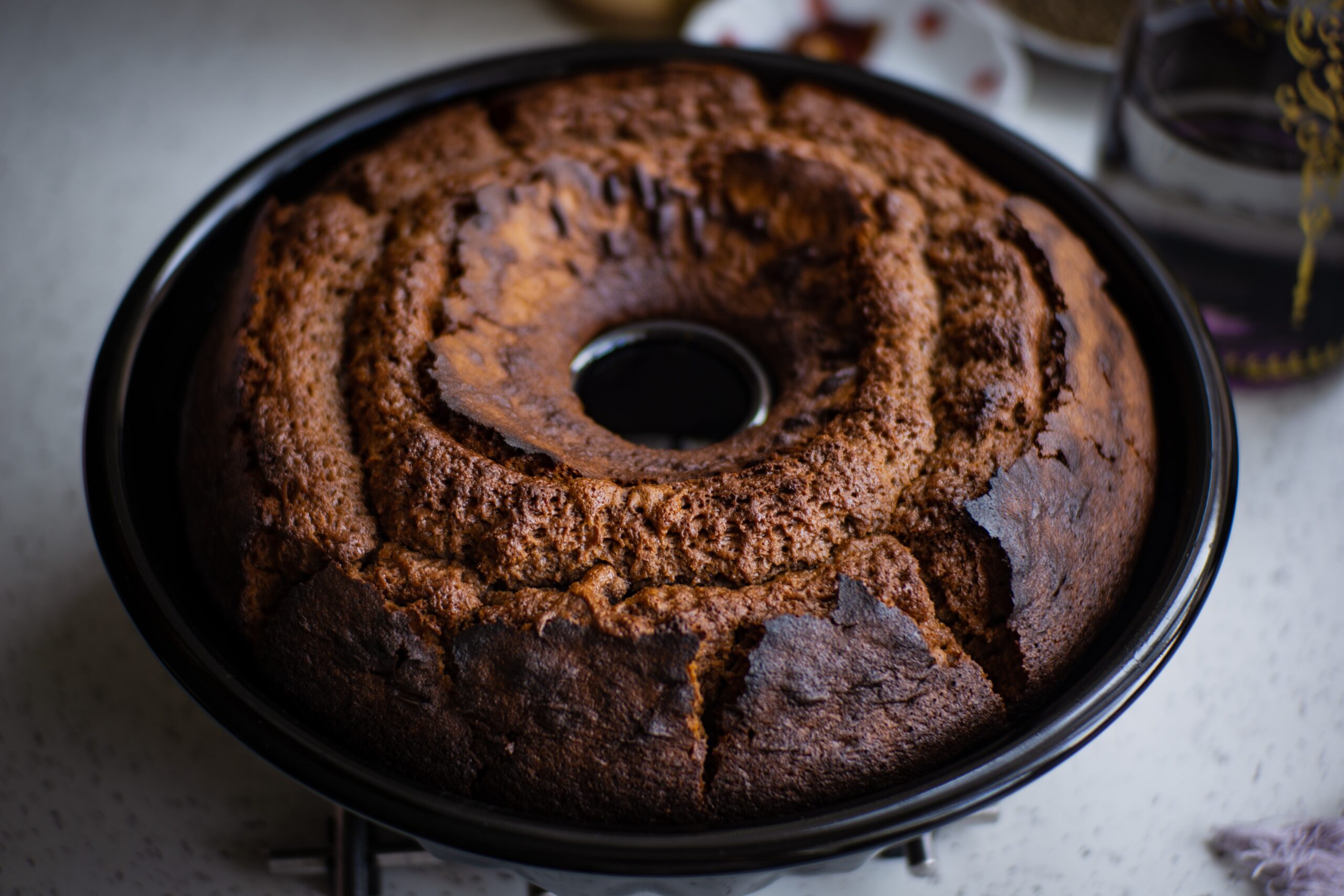 Questa ciambella al cioccolato è senza uova e lattosio ma ...